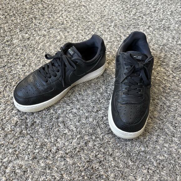 2020 Nike Air Force 1 Black Leather Sneakers Shoe Men's Size US 8.5 - Picture 2 of 8